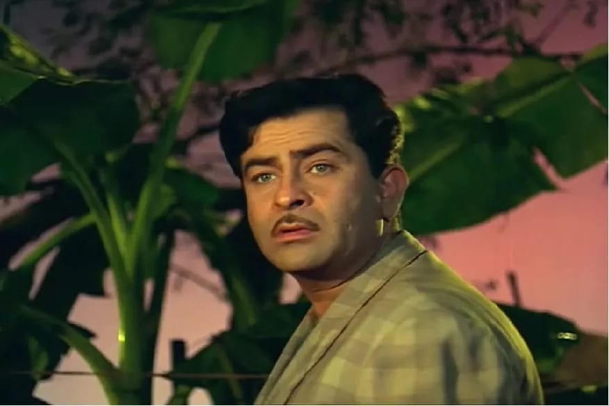 बॉलिवूडचे सर्वात मोठे शोमॅन राज कपूर यांचा जन्म 14 डिसेंबर 1924ला पेशावर (सध्याचं पाकिस्तान)मध्ये झाला होता. वडील पृथ्वीराज कपूर यांच्या पावलावर पाऊल ठेऊन अभिनय क्षेत्रात आलेल्या राज कपूर यांनी हिंदी सिनेसृष्टी एकपेक्षा एक हिट सिनेमे देत इतिहास रचला. बॉलिवूडचे सर्वात मोठे शोमॅन राज कपूर यांचा जन्म 14 डिसेंबर 1924ला पेशावर (सध्याचं पाकिस्तान)मध्ये झाला होता. वडील पृथ्वीराज कपूर यांच्या पावलावर पाऊल ठेऊन अभिनय क्षेत्रात आलेल्या राज कपूर यांनी हिंदी सिनेसृष्टी एकपेक्षा एक हिट सिनेमे देत इतिहास रचला.