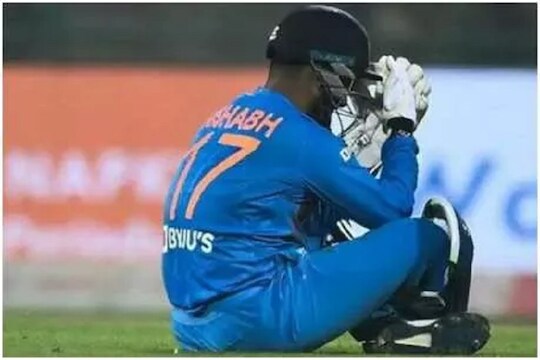 India vs West Indies :  पंत पुढे खेळाडूंनी टेकले हात! सलग तीन कॅच सोडण्याची लाजीरवाणी कामगिरी