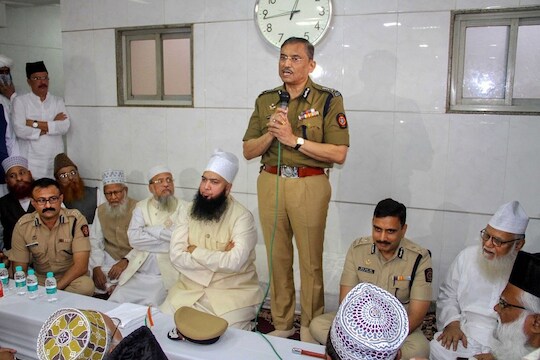 Mumbai: Mumbai Police Commissioner Sanjay Barve addresses Ulama Karam on the Citizenship Amendment Act issue in Mumbai, Wednesday, Dec. 25, 2019. (PTI Photo)  (PTI12_25_2019_000108B)