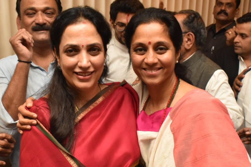 शिवसेना, राष्ट्रवादी आणि काँग्रेस एकत्र आल्यानंतर सर्व आमदारांची बैठक झाली होती. त्यावेळी सु्प्रिया सुळे आणि रश्मी ठाकरे यांची भेट झाली होती. शिवसेना, राष्ट्रवादी आणि काँग्रेस एकत्र आल्यानंतर सर्व आमदारांची बैठक झाली होती. त्यावेळी सु्प्रिया सुळे आणि रश्मी ठाकरे यांची भेट झाली होती.