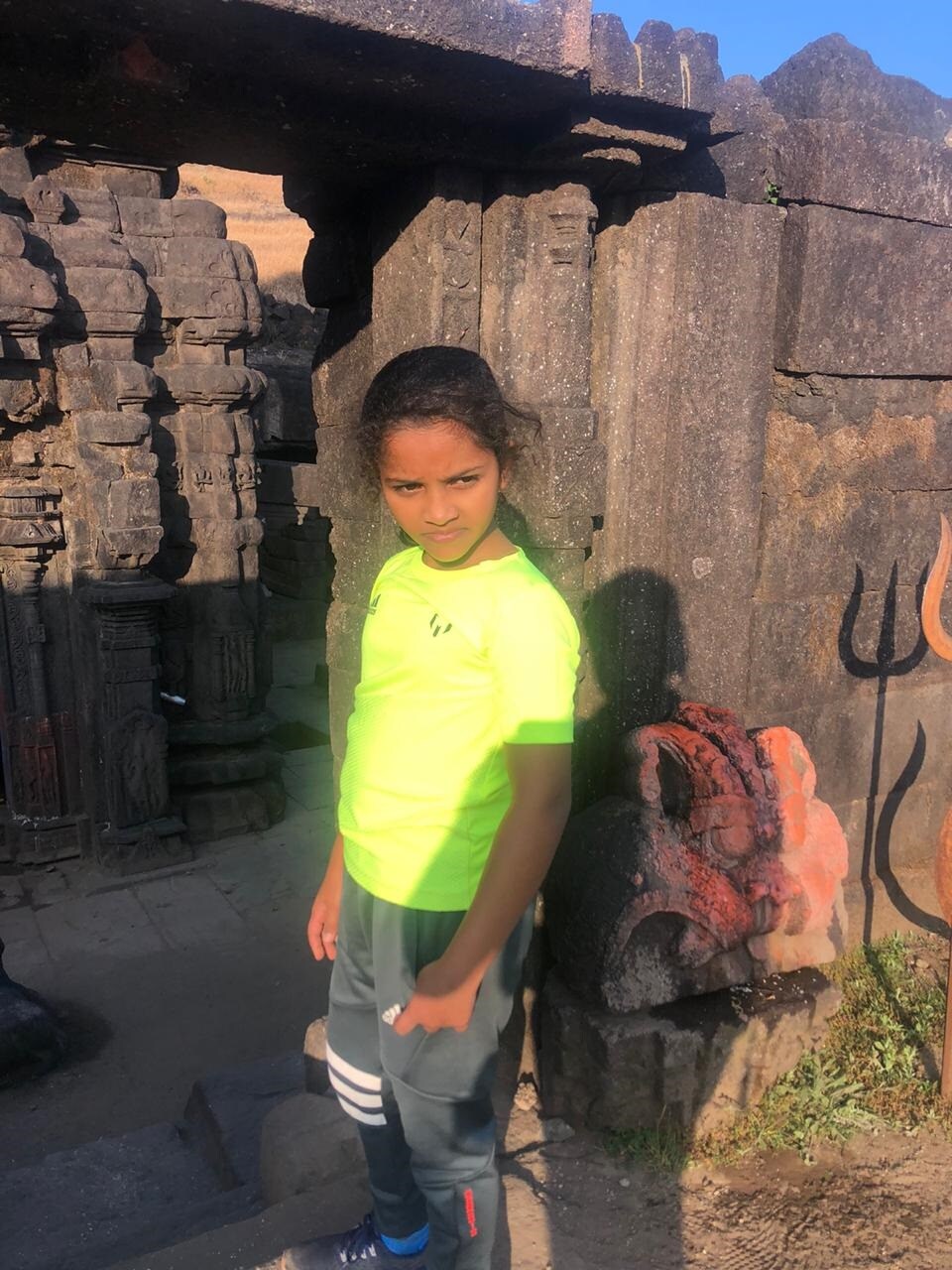 तिसरा टप्पा तीनशे फुटांचा आहे. हा टप्पा सोपा आहे, तिने आठ मिनिटांत पार केला. येथुन पुढे खरी कसरत चालू झाली. बेलपाडापर्यंत जाणारा वाट अतिशय अवघड असा आहे. तिसरा टप्पा तीनशे फुटांचा आहे. हा टप्पा सोपा आहे, तिने आठ मिनिटांत पार केला. येथुन पुढे खरी कसरत चालू झाली. बेलपाडापर्यंत जाणारा वाट अतिशय अवघड असा आहे.