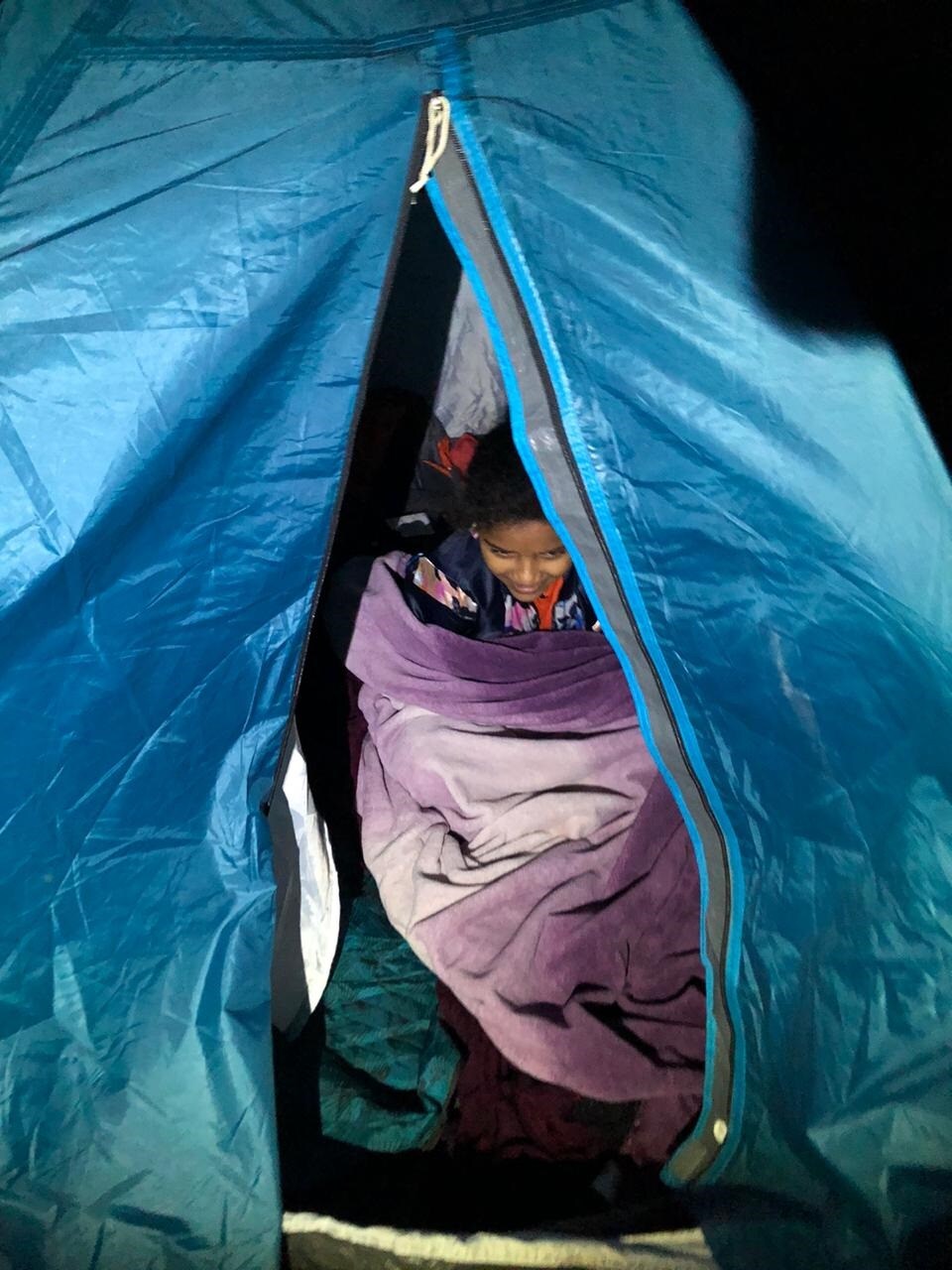 पहिला टप्पा हा नवशे फुटांचा पार करायला तिला अर्धा तास लागला. हा टप्पा पूर्ण करत लटकत खाली जाणं असा आहे. त्यानंतर दुसरा टप्पा हा सहाशे फुटांचा आहे. तो तिने दहा मिनिटांत पार केला. पहिला टप्पा हा नवशे फुटांचा पार करायला तिला अर्धा तास लागला. हा टप्पा पूर्ण करत लटकत खाली जाणं असा आहे. त्यानंतर दुसरा टप्पा हा सहाशे फुटांचा आहे. तो तिने दहा मिनिटांत पार केला.