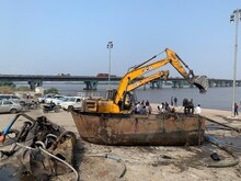 वाळू तस्करांविरोधात महिला अधिकाऱ्याची धडक कारवाई,  7 कोटींचा मुद्देमाल जप्त