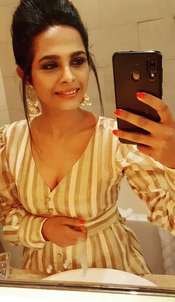 मालिकेत सध्या गावरान मुलीची भूमिका साकारणारी सुमी म्हणजेच अभिनेत्री अमृता धोंगडे रिअल लाइफमध्ये मात्र खूपच मॉडर्न आहे. (फोटो- अमृता धोंगडे इन्स्टाग्राम) मालिकेत सध्या गावरान मुलीची भूमिका साकारणारी सुमी म्हणजेच अभिनेत्री अमृता धोंगडे रिअल लाइफमध्ये मात्र खूपच मॉडर्न आहे. (फोटो- अमृता धोंगडे इन्स्टाग्राम)