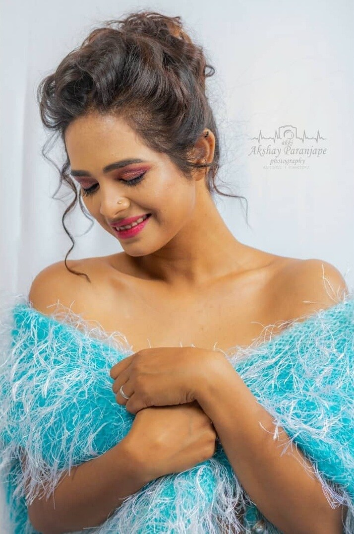 तिच्या सोशल मीडियावर ती अनेक कॅज्युअल आऊटफिटमध्ये फोटोज पोस्ट करत असते. (फोटो- अमृता धोंगडे इन्स्टाग्राम) तिच्या सोशल मीडियावर ती अनेक कॅज्युअल आऊटफिटमध्ये फोटोज पोस्ट करत असते. (फोटो- अमृता धोंगडे इन्स्टाग्राम)