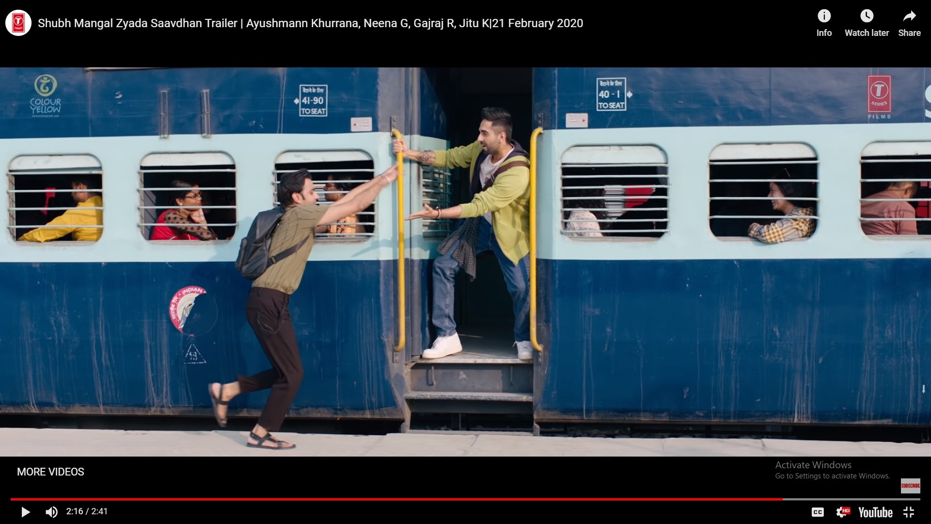 'दिलवाले दुल्हनियाँ ले जाएंगे'मधला सिम्रन आणि राजचा तो फेमस ट्रेन पकडण्याचा सीन या सिनेमातही दिसतोय. 'दिलवाले दुल्हनियाँ ले जाएंगे'मधला सिम्रन आणि राजचा तो फेमस ट्रेन पकडण्याचा सीन या सिनेमातही दिसतोय.