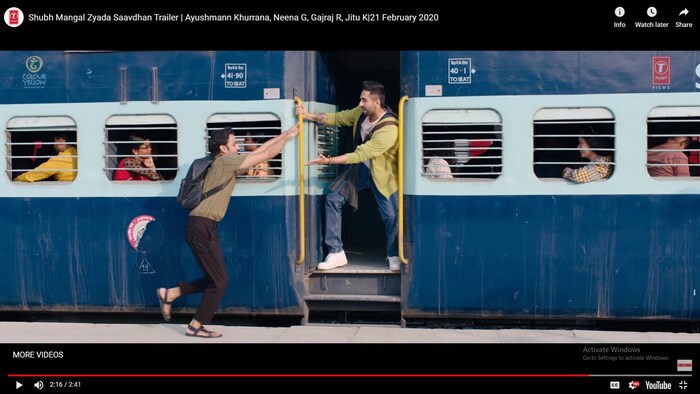 'दिलवाले दुल्हनियाँ ले जाएंगे'मधला सिम्रन आणि राजचा तो फेमस ट्रेन पकडण्याचा सीन या सिनेमातही दिसतोय.