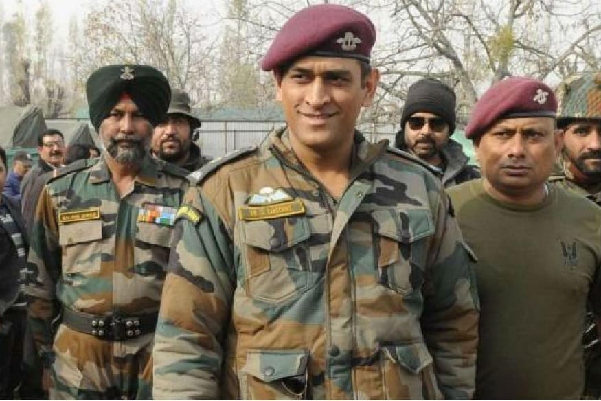 नीला सैन्यात जाण्याची इच्छा होती. त्याला सैन्याकडून मानद लेफ्टनंट कर्नल पद बहाल करण्यात आलं आहे. तो एकदा म्हणाला होता की, माझं देशावर आणि त्यानंतर कुटुंबीय आणि मग पत्नी. नीला सैन्यात जाण्याची इच्छा होती. त्याला सैन्याकडून मानद लेफ्टनंट कर्नल पद बहाल करण्यात आलं आहे. तो एकदा म्हणाला होता की, माझं देशावर आणि त्यानंतर कुटुंबीय आणि मग पत्नी.