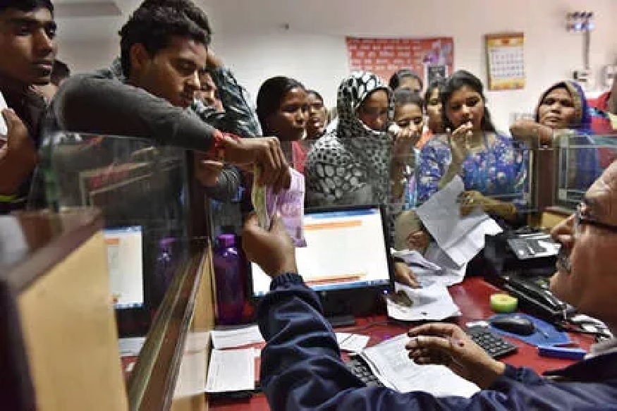 KYC करण्यासाठी आता जावं लागणार नाही बँकेत, RBI ने बदलला सगळ्यात मोठा नियम