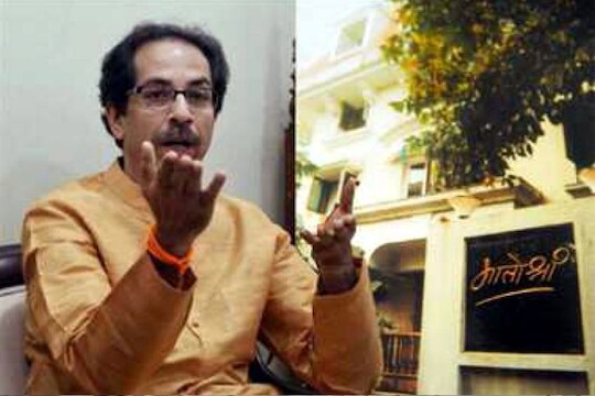 'मातोश्री'बाहेर अरेरावी? शेतकरी बाप-लेकीला पोलिसांनी घेतलं ताब्यात