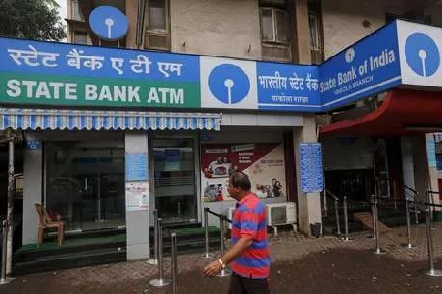 SBI च्या 42 कोटी ग्राहकांना धक्का, FD वरचे व्याजदर घटवले
