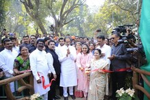 ठाकरे सरकारला मिळेना वाघ, मुख्यमंत्र्यांनी केली रिकाम्या पिंजऱ्याची पाहणी ठाकरे सरकारला मिळेना वाघ, मुख्यमंत्र्यांनी केली रिकाम्या पिंजऱ्याची पाहणी