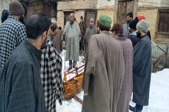 ...आणि या घटनेने मुस्लीम आणि काश्मिरी पंडित आले एकत्र