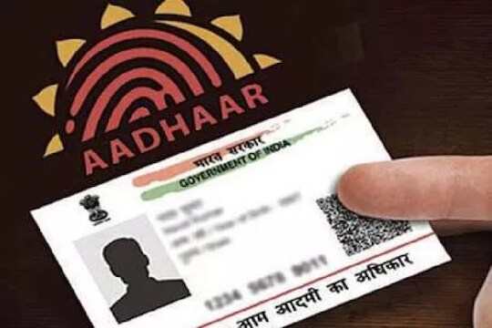 Aadhaar Card वरचा मोबाइल नंबर बदलणं आता झालं सोपं, असं करा हे काम