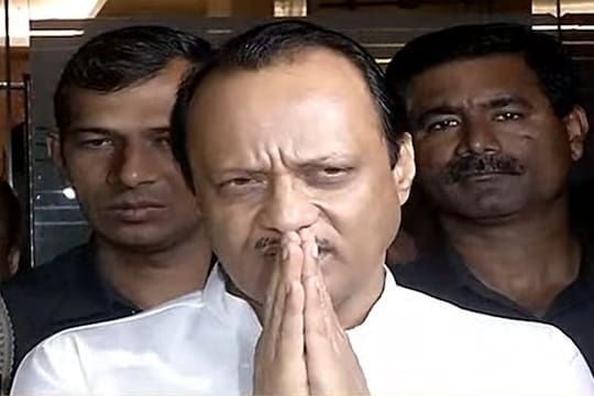 Maharashtra Budget : केंद्रावर टीका पण गडकरींचे मानले आभार, अर्थसंकल्पात अजित पवारांची गुगली
