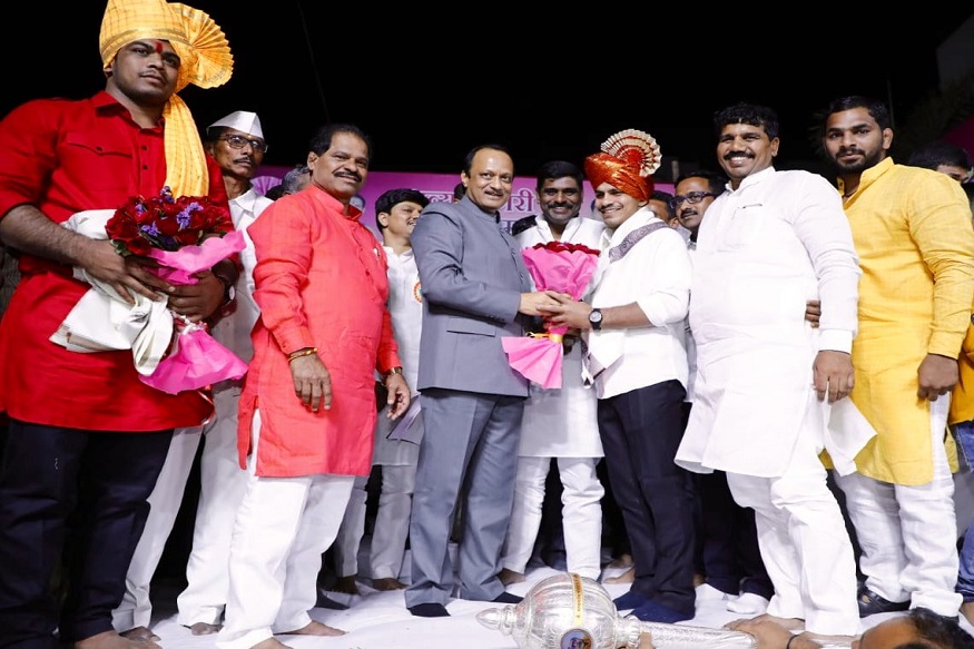 काका पवारांच्या 'आखाड्या'त अजित पवारांची फटकेबाजी