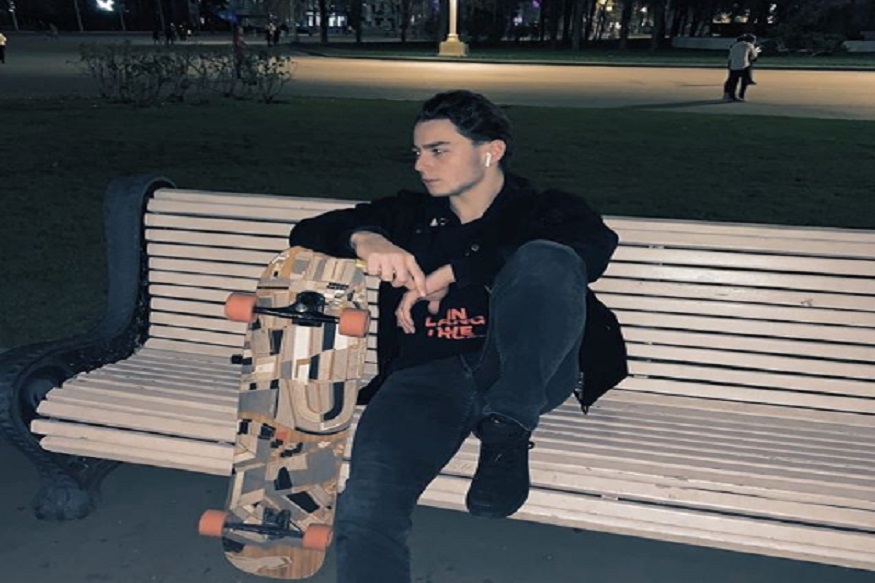 काय म्हणावं याला! वडिलांकडे 98 कोटींची संपत्ती अन् मुलगा राहतोय भाड्याच्या घरात