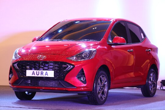 कार घेताय? तर Hyundai Aura करा फक्त 10,000 मध्ये बूक!