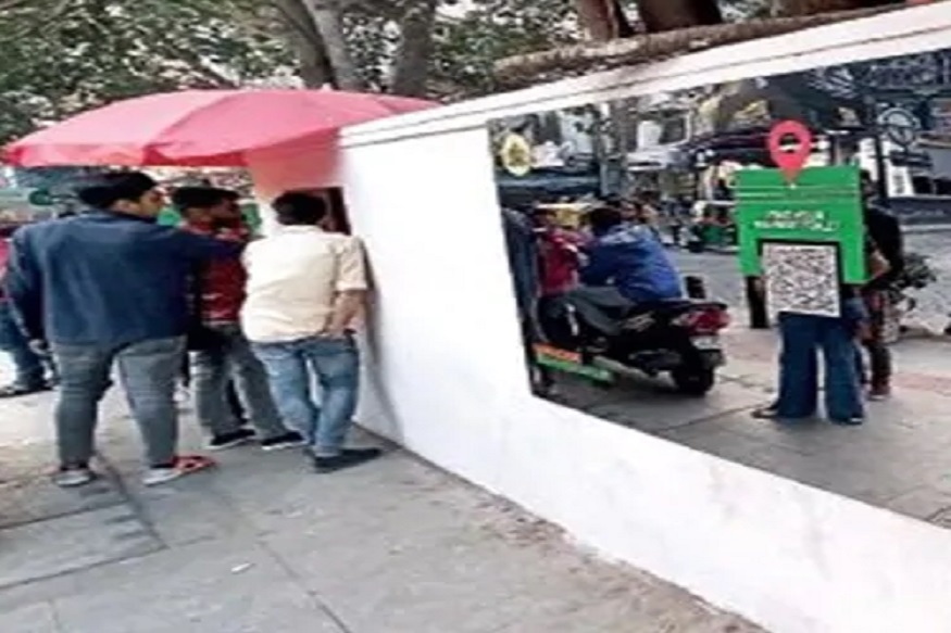 उघड्यावर शौच करताना करा शंभरदा विचार, पालिकेनं आणलाय चमत्कारी आरसा!