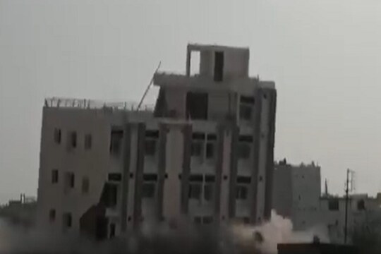 3 सेकंदात घराचा चुराडा! स्फोटकं लावून उद्ध्वस्त केली इमारत, पाहा थरारक VIDEO