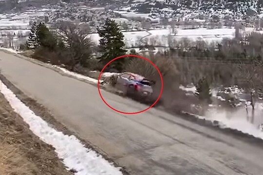 VIDEO : 185 किमी स्पीडनं गाडी हवेत उडाल्याने भयंकर अपघात, पुढे जे घडलं...