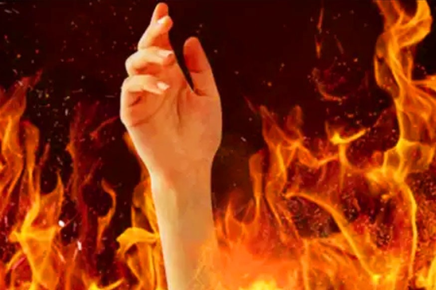 मंडपाऐवजी पोहचली ICUमध्ये, लग्नाच्या 3 दिवस आधी मुलीला डिझेल ओतून पेटवलं