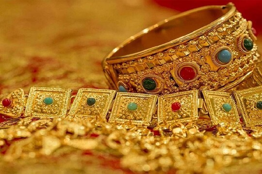 खूशखबर! लग्नसराईमध्ये सोन्याचे भाव घसरले, काल गाठला होता उच्चांक