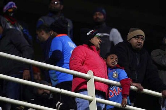 IND vs SL : 'वंदे मातरम्'च्या जयघोषाने दुमदुमलं स्टेडियम, भारतीय प्रेक्षकांचा अभिमान वाटावा असा VIDEO