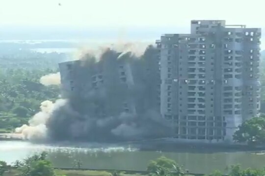 VIDEO : क्षणात उद्ध्वस्त झालं घराचं स्वप्न, आणखी एक गगनचुंबी इमारत जमीनदोस्त