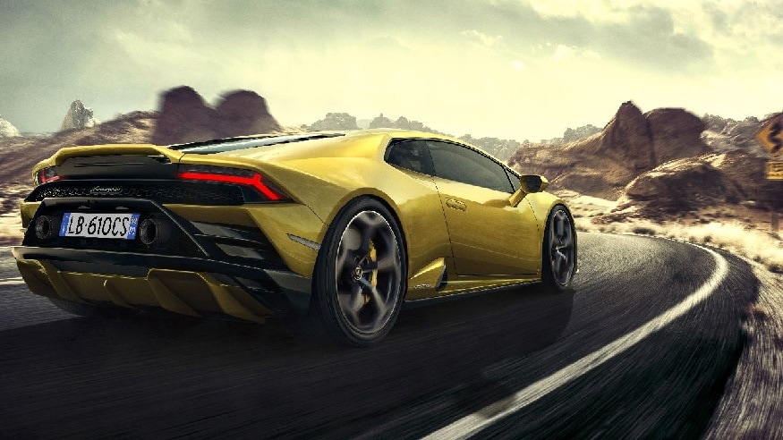 Evo RWD मध्ये नवीन फ्रंट स्प्लिटर आणि एअर इन्टेक देण्यात आलं आहे. स्टँडर्ड इव्होपेक्षा वेगळा लूक देण्यासाठी या कारमध्ये वेगळ्या स्टाइलचे रिअर डीफ्युजर देण्यात आलं आहे. Evo RWD मध्ये नवीन फ्रंट स्प्लिटर आणि एअर इन्टेक देण्यात आलं आहे. स्टँडर्ड इव्होपेक्षा वेगळा लूक देण्यासाठी या कारमध्ये वेगळ्या स्टाइलचे रिअर डीफ्युजर देण्यात आलं आहे.