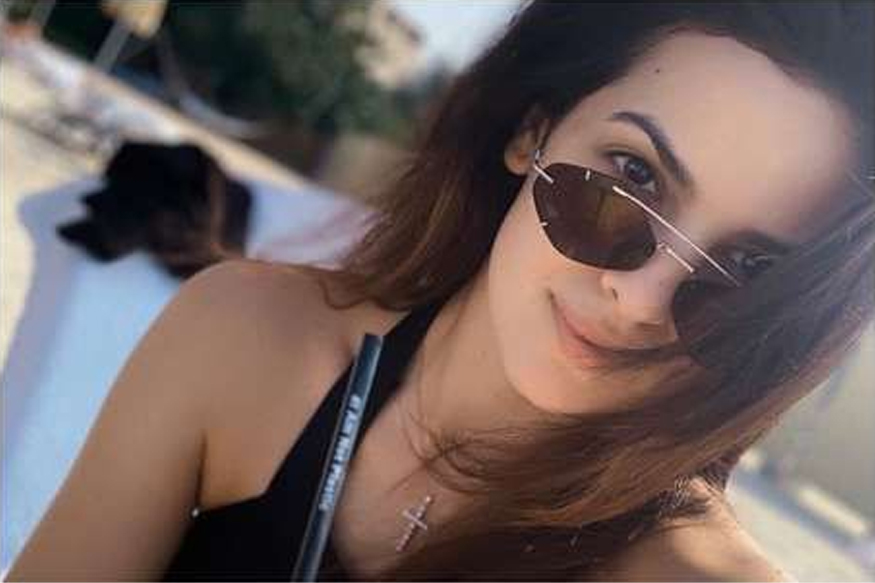 हार्दिक पांड्याच्या प्रेयसीने शेअर केला बिकिनीतला फोटो, सोशल मीडियावर झाला हीट