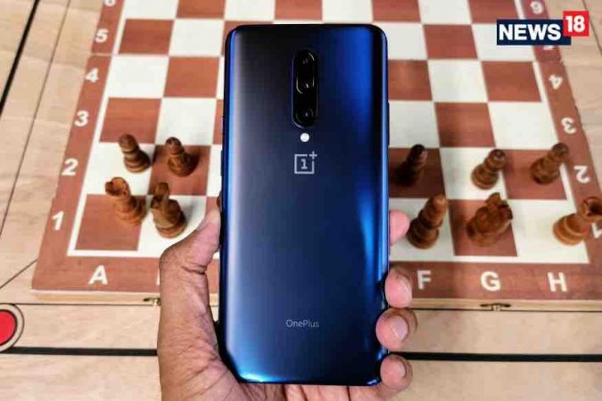 OnePlus प्रीमियम स्मार्टफोन OnePlus 7T आणि 7T proमध्ये Android OS 10 कंपनीकडूनच देण्यात आलं आहे. हे इनबिल्ड असल्यानं पुन्हा अपडेट कऱण्याची गरज लागणार नाही मात्र OnePlus 5 आणि OnePlus 5T मोबाईल असणाऱ्या ग्राहकांना सॉफ्टवेअर अपडेट करावं लागेल. OnePlus प्रीमियम स्मार्टफोन OnePlus 7T आणि 7T proमध्ये Android OS 10 कंपनीकडूनच देण्यात आलं आहे. हे इनबिल्ड असल्यानं पुन्हा अपडेट कऱण्याची गरज लागणार नाही मात्र OnePlus 5 आणि OnePlus 5T मोबाईल असणाऱ्या ग्राहकांना सॉफ्टवेअर अपडेट करावं लागेल.