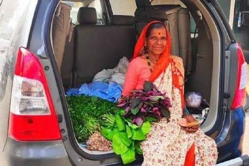 पुण्यात अलिशान गाडीतून भाजी विकणाऱ्या 70 वर्षांच्या आजीची चर्चा