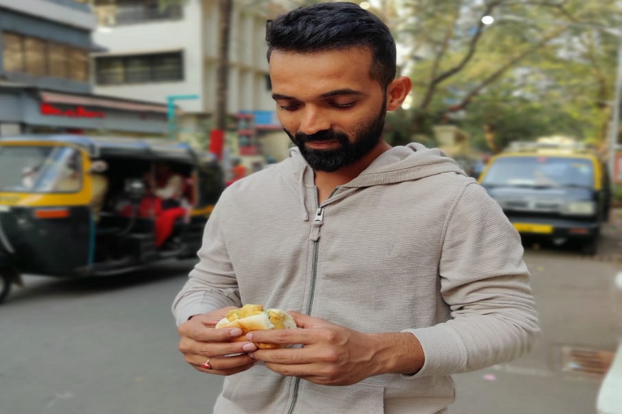 अजिंक्य रहाणेनं शेअर केला वडापावसोबत फोटो, सचिननं ‘मुंबईकर’ स्टाईल दिले उत्तर