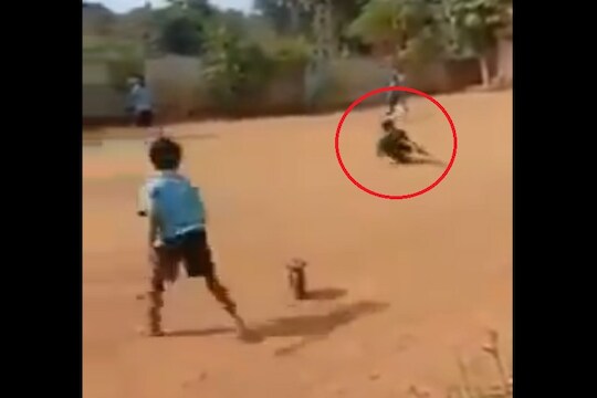 VIDEO : हा छोटा बघा हाताच्या मदतीने काढतो धावा, साक्षात सचिनही झाला थक्क!