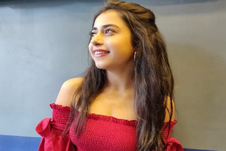   स्टार प्लस वाहिनीवरील 'दिल तो  हॅप्पी हे 'या मालिकेतील प्रसिद्ध अभिनेत्री सेजल शर्मा हिने आपल्या राहत्या घरी गळफास घेऊन आत्महत्या केल्याची धक्कादायक घटना समोर आली.