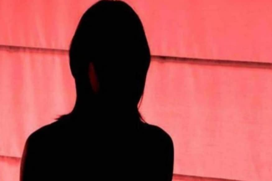 या प्रकरणात, महल कलांच्या एएसपी प्रज्ञा जैन यांनी सांगितलं की, 'छीनीवाल खुर्द या गावात एक घर वेश्या व्यवसाय सुरू असल्याची माहिती आमच्या हाती लागली होती. त्यानंतर त्यांनी घरात छापा टाकला. या प्रकरणात, महल कलांच्या एएसपी प्रज्ञा जैन यांनी सांगितलं की, 'छीनीवाल खुर्द या गावात एक घर वेश्या व्यवसाय सुरू असल्याची माहिती आमच्या हाती लागली होती. त्यानंतर त्यांनी घरात छापा टाकला.
