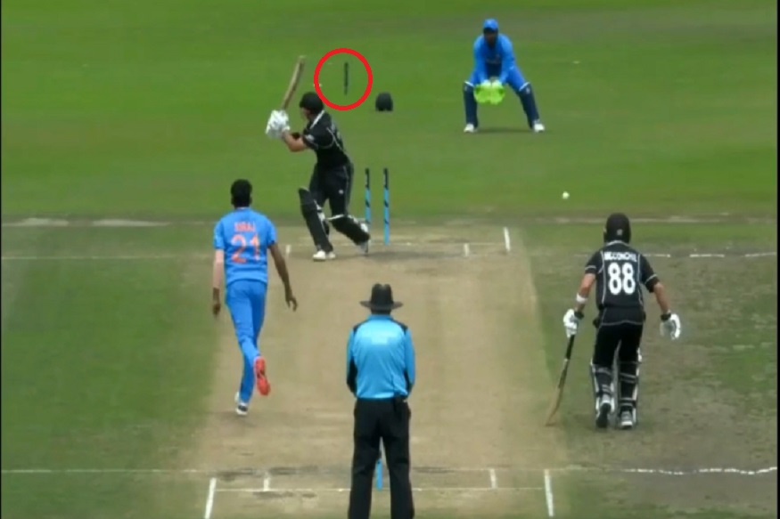 रिक्षाचालकाचा मुलगा सुस्साट! फलंदाजांना कळण्याआधीच दांड्या केल्या गुल, पाहा VIDEO