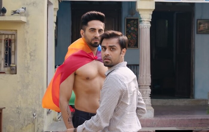 आयुष्मानच्या या शर्टलेस लुकवरही चाहते फिदा झाले आहेत.