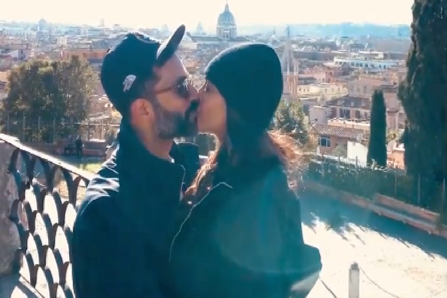 इटलीमध्ये रोमँटिक झाली सोनम कपूर, शेअर केला पतीसोबतचा लिपलॉक KISS VIDEO