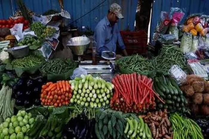 आपल्या परिसरातील एकाच भाजी विक्रेत्याकडून भाजी खरेदी करा.