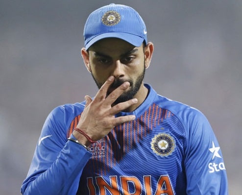फक्त कोहलीच नाही तर हे तीन खेळाडूही तणावामुळं लवकरच निवृत्ती जाहीर करू शकतात. सततच्या क्रिकेटमुळे गेले काही महिने भारताचे फॉर्ममध्ये असलेले खेळाडू दुखापतीमुळं संघाबाहेर आहेत. यात रोहित शर्मा, हार्दिक पांड्या, जसप्रीत बुमराह हे खेळाडू सततच्या क्रिकेटमुळं विराटप्रमाणे एका फॉर्मेटमधून निवृत्ती घेऊ शकतात. फक्त कोहलीच नाही तर हे तीन खेळाडूही तणावामुळं लवकरच निवृत्ती जाहीर करू शकतात. सततच्या क्रिकेटमुळे गेले काही महिने भारताचे फॉर्ममध्ये असलेले खेळाडू दुखापतीमुळं संघाबाहेर आहेत. यात रोहित शर्मा, हार्दिक पांड्या, जसप्रीत बुमराह हे खेळाडू सततच्या क्रिकेटमुळं विराटप्रमाणे एका फॉर्मेटमधून निवृत्ती घेऊ शकतात.
