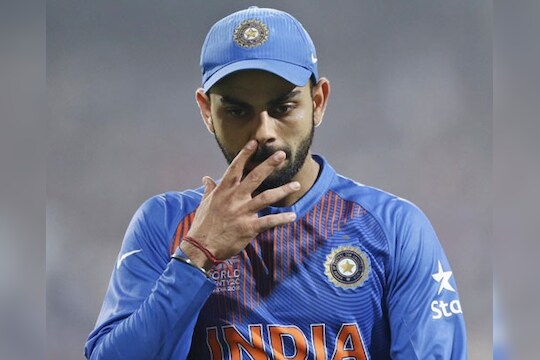 फक्त कोहलीच नाही तर हे तीन खेळाडूही तणावामुळं लवकरच निवृत्ती जाहीर करू शकतात. सततच्या क्रिकेटमुळे गेले काही महिने भारताचे फॉर्ममध्ये असलेले खेळाडू दुखापतीमुळं संघाबाहेर आहेत. यात रोहित शर्मा, हार्दिक पांड्या, जसप्रीत बुमराह हे खेळाडू सततच्या क्रिकेटमुळं विराटप्रमाणे एका फॉर्मेटमधून निवृत्ती घेऊ शकतात. 