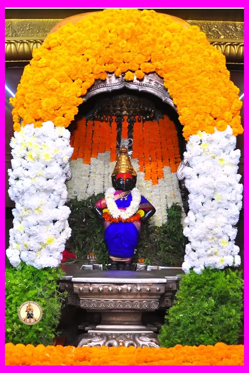 विठुराया आणि रुक्मिणी मातेला थंडीपासून बचाव करण्यासाठी शॉल, उपरणे अशी उबदार वस्त्रे परिधान करण्यात आली आहेत. विठुराया आणि रुक्मिणी मातेला थंडीपासून बचाव करण्यासाठी शॉल, उपरणे अशी उबदार वस्त्रे परिधान करण्यात आली आहेत.