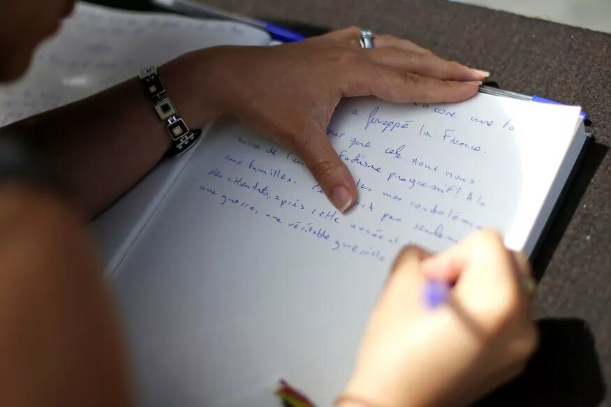 तुम्ही एखादी गोष्ट कशासाठी करत आहात हे एका कागदावर लिहून ठेवा. हा कागद तुमच्या नजरेस पडेल अशा ठिकाणी लावा जेणेकरून तुम्हाला ते वाचल्यानंतर प्रेरणा मिळेल. तुम्ही एखादी गोष्ट कशासाठी करत आहात हे एका कागदावर लिहून ठेवा. हा कागद तुमच्या नजरेस पडेल अशा ठिकाणी लावा जेणेकरून तुम्हाला ते वाचल्यानंतर प्रेरणा मिळेल.