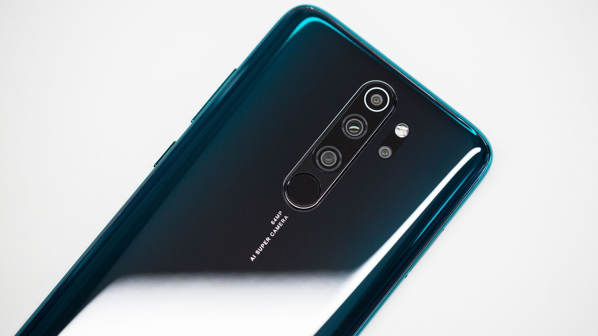 Redmi Note 8 Pro 6GB+64GB आणि 8+128 GB स्टोअरेज असे दोन वेरियंट या मोबाईलमध्ये उपलब्ध आहेत. त्यापैकी 6 GB वेरियंट असलेला मोबाईल तुम्हाला 15 हजार पर्यंत मिळणार आहे. 64+8 मेगापिक्सल कॅमेरा आणि 4500 mAh Battery बॅटरी या मोबाईलमध्ये मिळणार आहे. निळा, काळा आणि पांढरा अशा तीन रंगात हा मोबाईल तुम्हाला उपलब्ध होईल. Redmi Note 8 Pro 6GB+64GB आणि 8+128 GB स्टोअरेज असे दोन वेरियंट या मोबाईलमध्ये उपलब्ध आहेत. त्यापैकी 6 GB वेरियंट असलेला मोबाईल तुम्हाला 15 हजार पर्यंत मिळणार आहे. 64+8 मेगापिक्सल कॅमेरा आणि 4500 mAh Battery बॅटरी या मोबाईलमध्ये मिळणार आहे. निळा, काळा आणि पांढरा अशा तीन रंगात हा मोबाईल तुम्हाला उपलब्ध होईल.