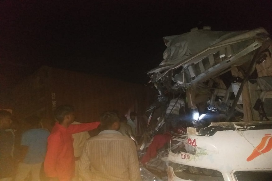 तमिळनाडूमध्ये खासगी बस आणि लॉरीची धडक, भीषण अपघातात 20 जणांचा मृत्यू