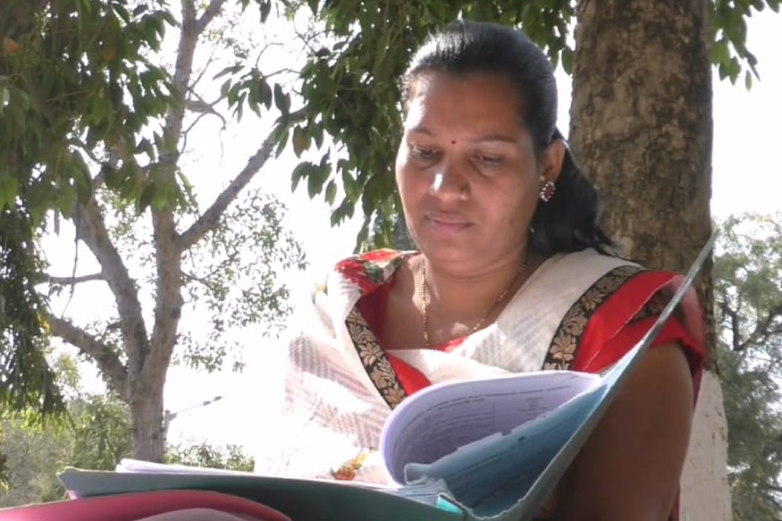 शहीद जवानांच्या वीरपत्नीने दिला आत्मदहनाचा इशारा, जमिनीसाठी ससेहोलपट