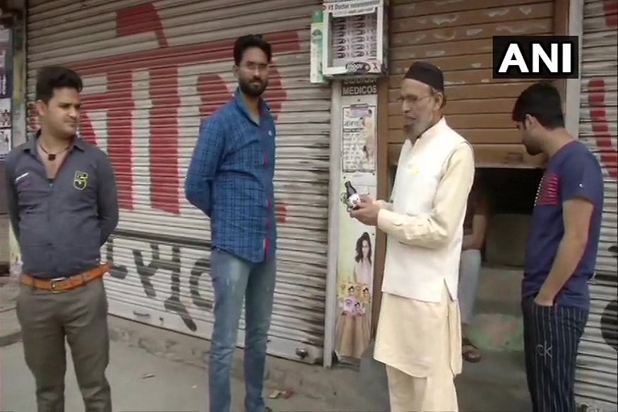 हिंसाचाराने वेढलेल्या दिल्लीत माणुसकीचं दर्शन, जीव धोक्यात घालून रैसुल इस्लाम यांनी केला औषध पुरवठा