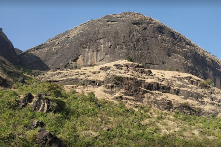 उंच किल्ल्यावरून पडून 20 वर्षीय तरुणीचा मृत्यू, शिवजयंतीसाठी गेली होती मित्रांसोबत